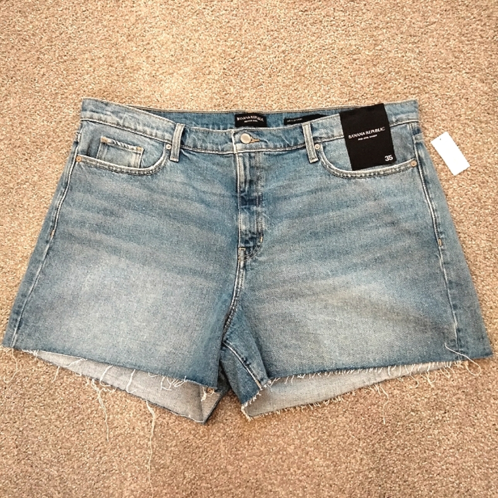 NWT Sz 35 BR Mid-Rise Denim Cut-Off Shorts in Light Wash